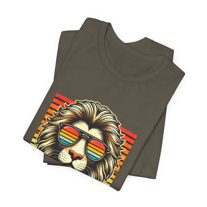 Vintage Lion Face T-Shirt with Retro Sunglasses – 80s Inspired Cool Animal Graphic Tee