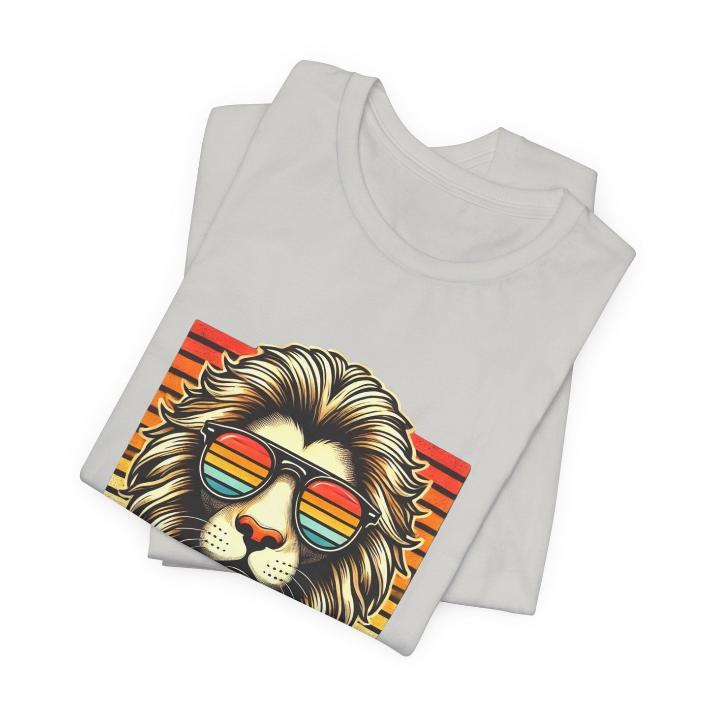 Vintage Lion Face T-Shirt with Retro Sunglasses – 80s Inspired Cool Animal Graphic Tee