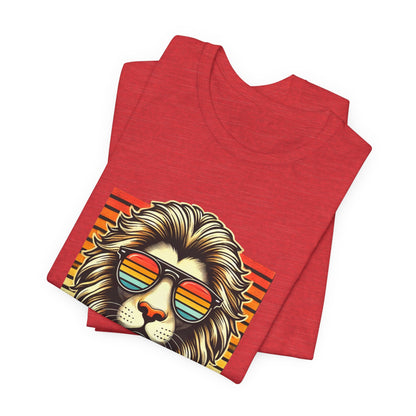 Vintage Lion Face T-Shirt with Retro Sunglasses – 80s Inspired Cool Animal Graphic Tee