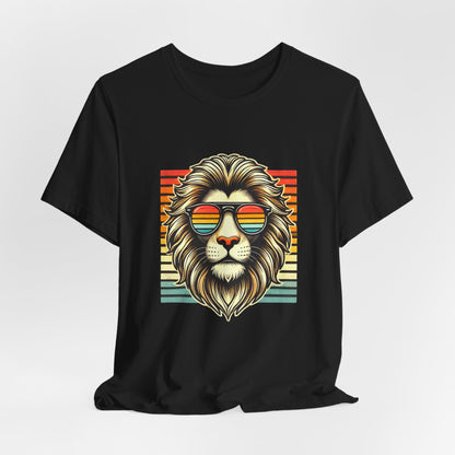 Vintage Lion Face T-Shirt with Retro Sunglasses – 80s Inspired Cool Animal Graphic Tee