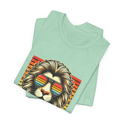 Vintage Lion Face T-Shirt with Retro Sunglasses – 80s Inspired Cool Animal Graphic Tee