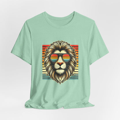 Vintage Lion Face T-Shirt with Retro Sunglasses – 80s Inspired Cool Animal Graphic Tee