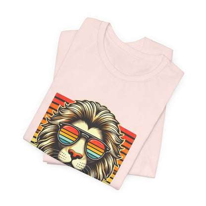 Vintage Lion Face T-Shirt with Retro Sunglasses – 80s Inspired Cool Animal Graphic Tee