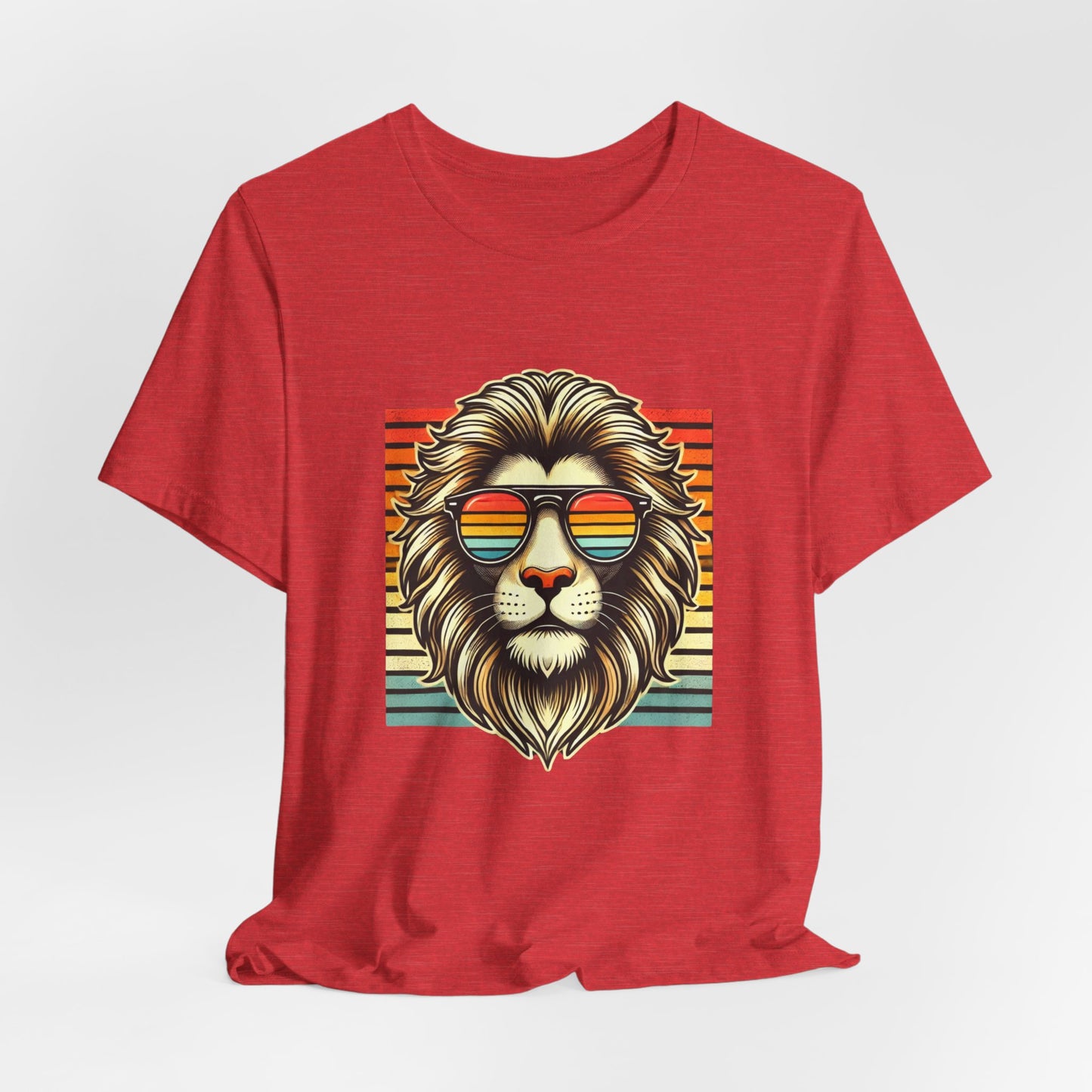 Vintage Lion Face T-Shirt with Retro Sunglasses – 80s Inspired Cool Animal Graphic Tee