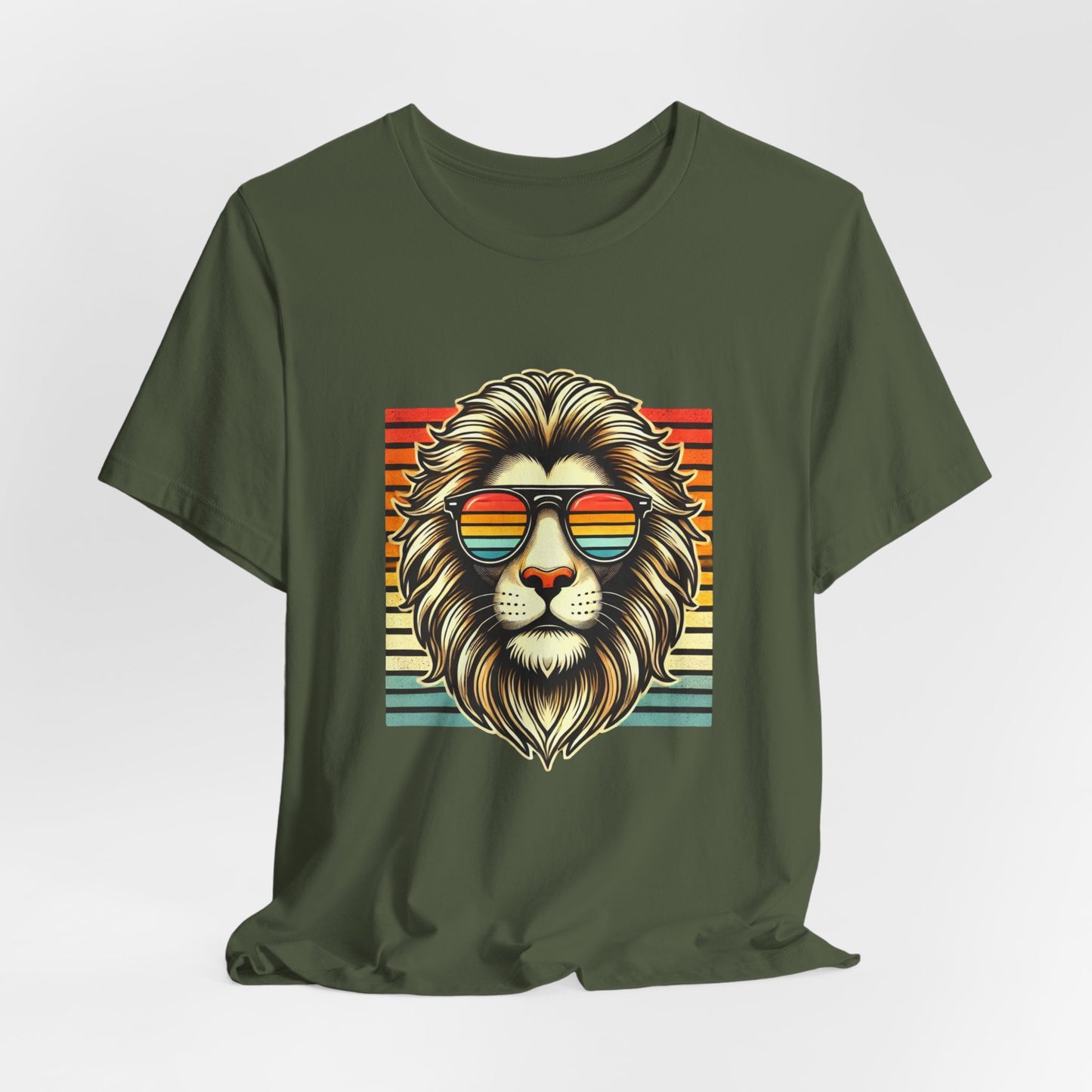 Vintage Lion Face T-Shirt with Retro Sunglasses – 80s Inspired Cool Animal Graphic Tee