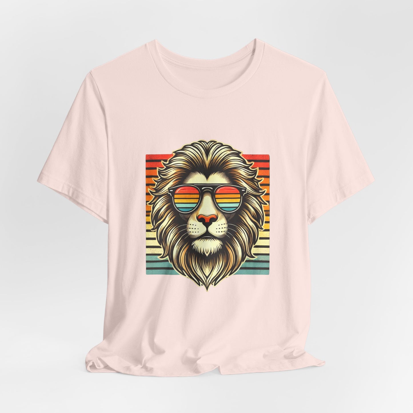 Vintage Lion Face T-Shirt with Retro Sunglasses – 80s Inspired Cool Animal Graphic Tee